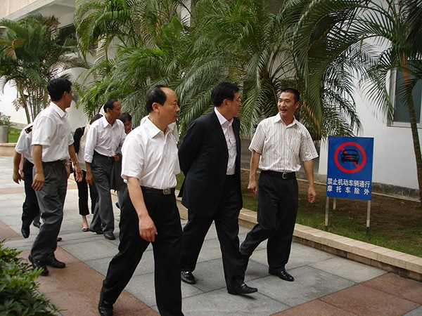 时任香港食物及卫生局局长周一岳一行访问唐九游